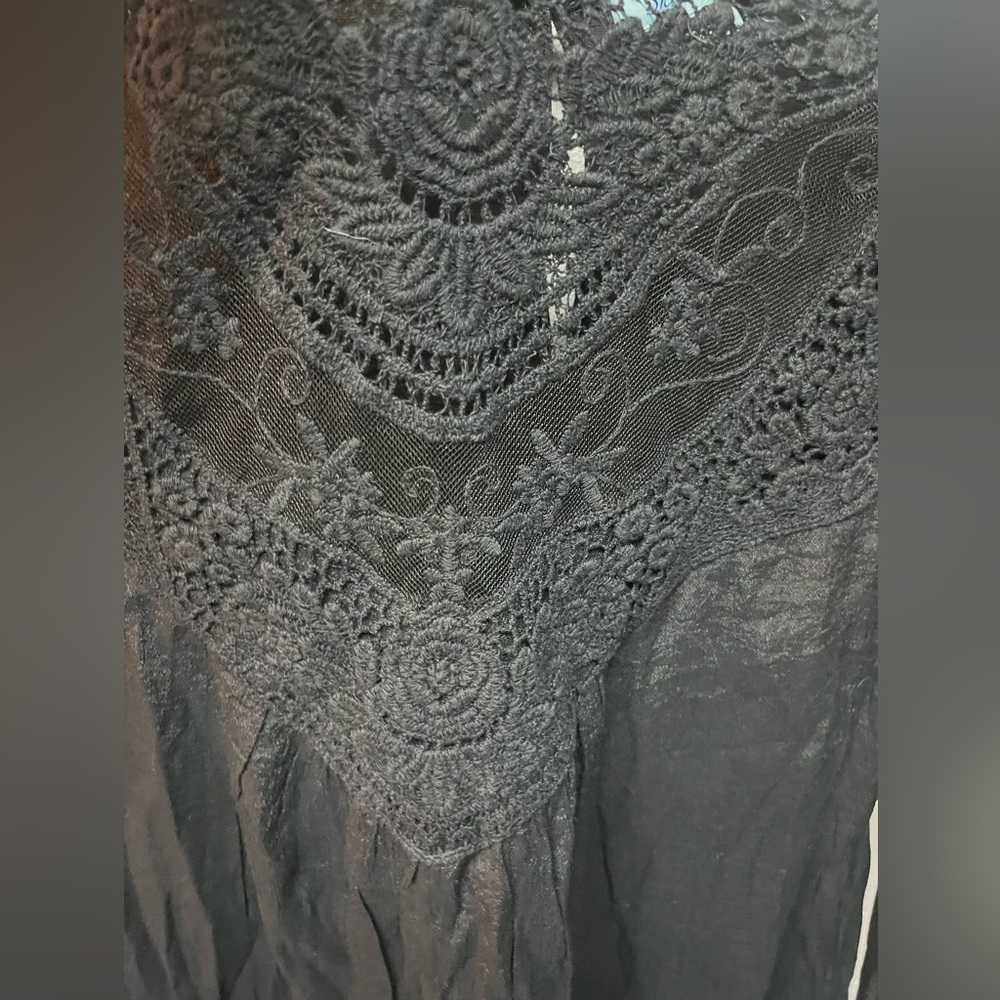 She + Sky Black Lace Detail Blouse. Medium - Picture 2 of 6